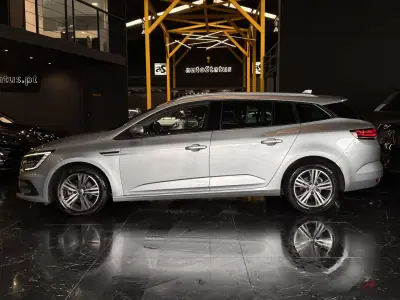 Renault Mégane Sport Tourer 2021 - 14990 EUR, 171050 km - AUTO.MOTO.pt - 171050km - foto 8 de 32
