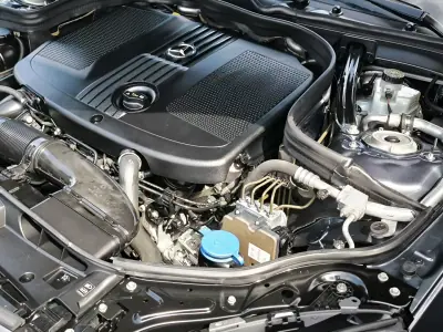 Mercedes-Benz E 250 2013 - 12950 EUR, 369000 km - AUTO.MOTO.pt - 369000km - foto 40 de 41