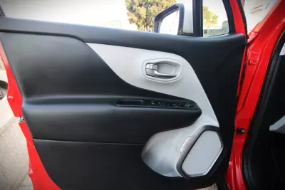 Jeep Renegade 2018 - 14990 EUR, 116000 km - AUTO.MOTO.pt - 116000km - foto 10 de 36