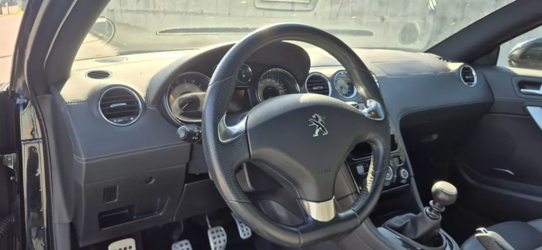 Peugeot RCZ 2014 - 15750 EUR, 213000 km - AUTO.MOTO.pt - 213000km - foto 13 de 31