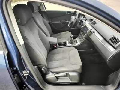 Volkswagen Passat Variant 2006 - 4950 EUR, 196789 km - AUTO.MOTO.pt - 196789km - foto 27 de 50