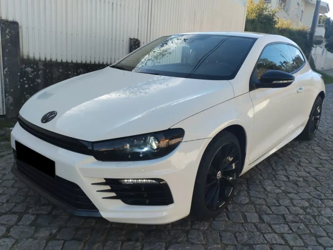 Volkswagen Scirocco 2011 - 10000 EUR, 210000 km - AUTO.MOTO.pt - 210000km - foto 1 de 30