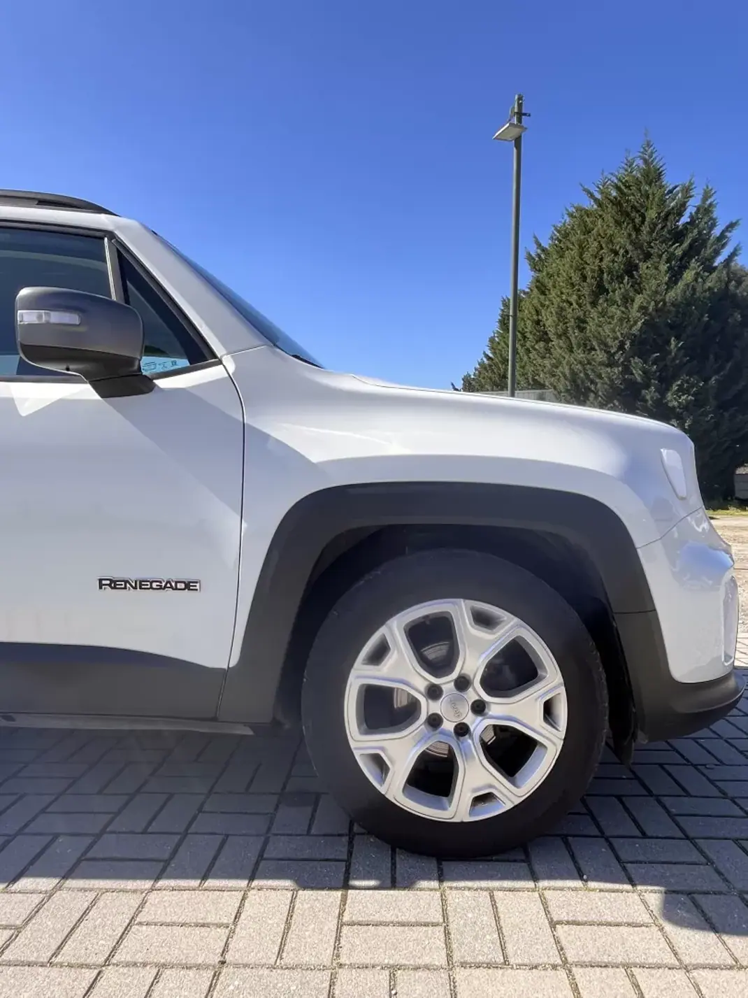 Jeep Renegade 2022 - 18500 EUR, 82500 km - AUTO.MOTO.pt - 82500km - foto 9 de 21