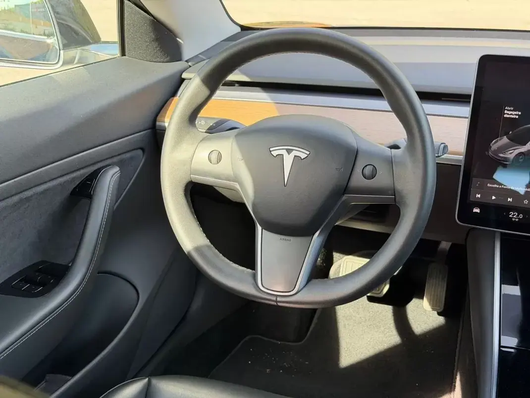 Tesla Model 3 2020 - 21500 EUR, 128300 km - AUTO.MOTO.pt - 128300km - foto 9 de 26