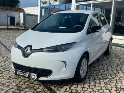 Renault Zoe 2016 - 8990 EUR, 85000 km - AUTO.MOTO.pt - 85000km - foto 4 de 18