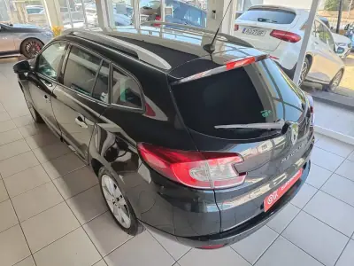 Renault Mégane Sport Tourer 2009 - 5450 EUR, 214000 km - AUTO.MOTO.pt - 214000km - foto 8 de 35