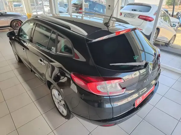 Renault Mégane Sport Tourer 2009 - 5450 EUR, 214000 km - AUTO.MOTO.pt - 214000km - foto 8 de 35