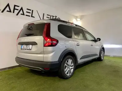 Dacia Jogger 2023 - 16450 EUR, 81000 km - AUTO.MOTO.pt - 81000km - foto 8 de 31