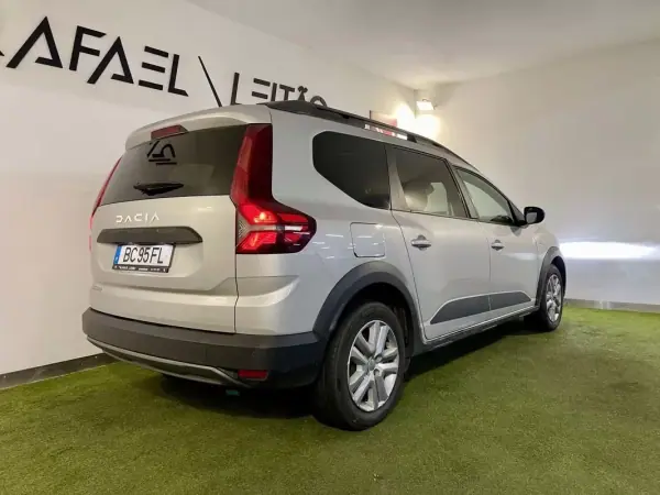 Dacia Jogger 2023 - 16450 EUR, 81000 km - AUTO.MOTO.pt - 81000km - foto 8 de 31