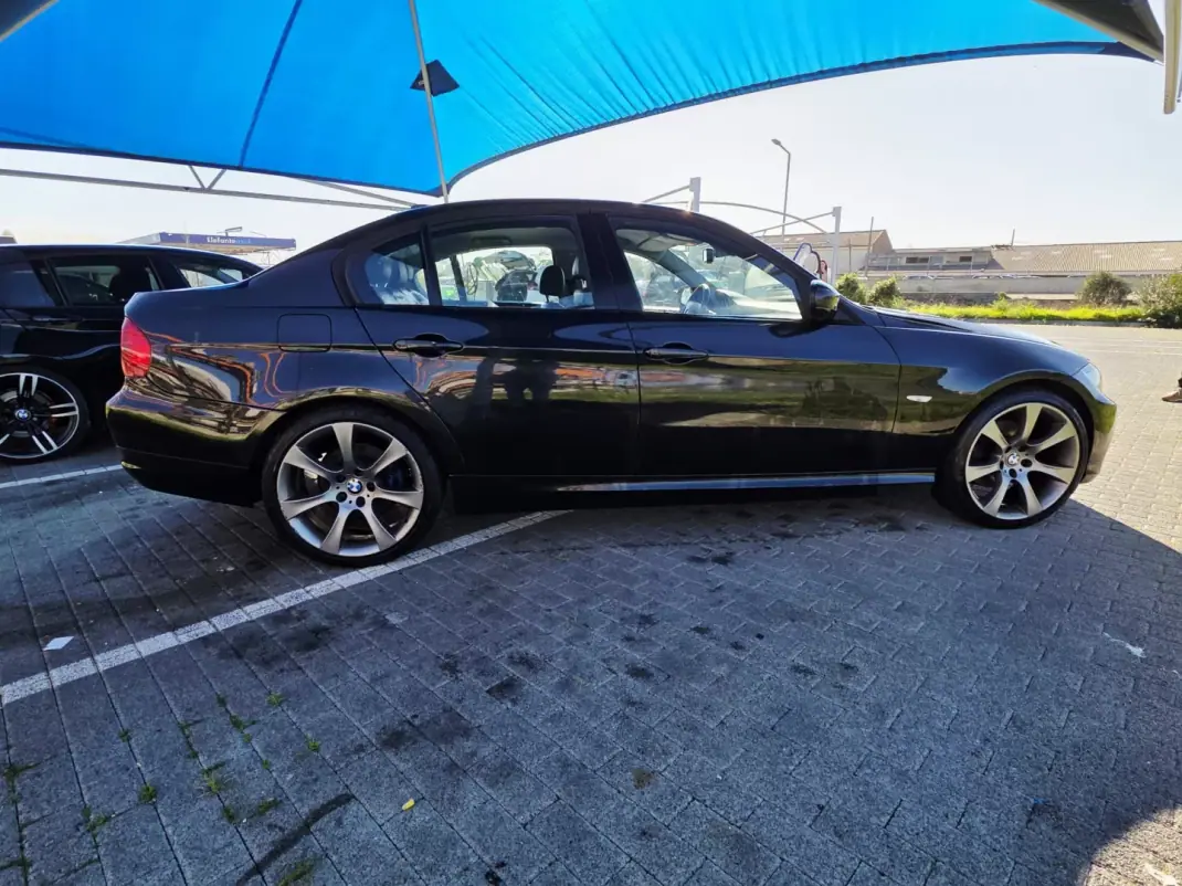 BMW 320 2009 - 8990 EUR, 225750 km - AUTO.MOTO.pt - 225750km - foto 2 de 11