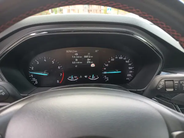Ford Focus SW 2019 - 15500 EUR, 95000 km - AUTO.MOTO.pt - 95000km - foto 5 de 5