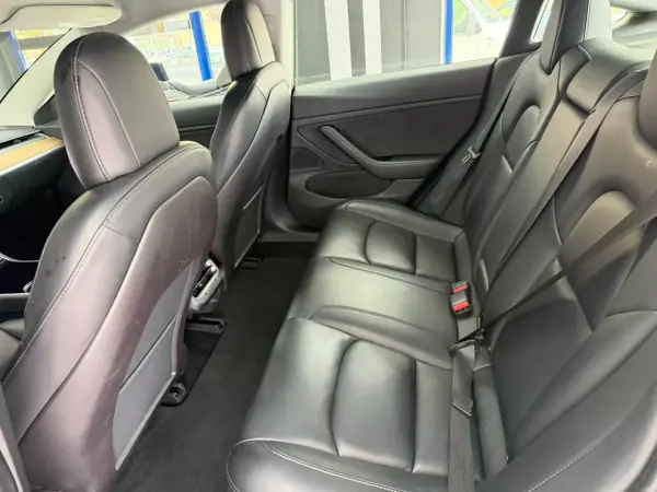 Tesla Model 3 2019 - 28500 EUR, 74000 km - AUTO.MOTO.pt - 74000km - foto 10 de 26