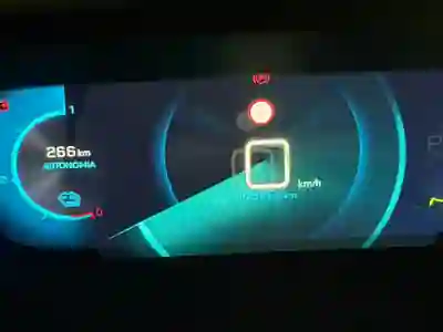 Peugeot e-2008 2020 - 13250 EUR, 175500 km - 175500km - foto 8 de 9