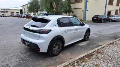 Peugeot e-208 2021 - 16480 EUR, 40817 km - AUTO.MOTO.pt - 40817km - foto 4 de 56