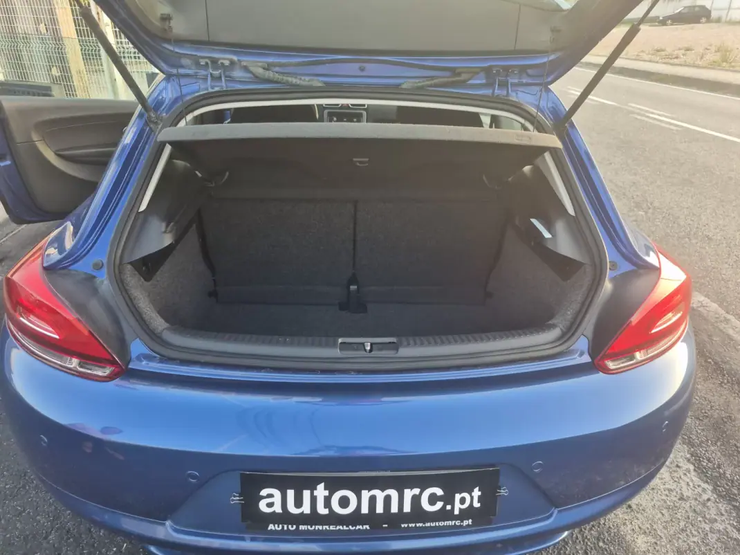 Volkswagen Scirocco 2010 - 10900 EUR, 165500 km - 165500km - foto 26 de 32