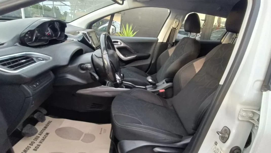Peugeot 2008 2015 - 12990 EUR, 154000 km - AUTO.MOTO.pt - 154000km - foto 24 de 37