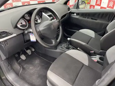 Peugeot 207 2009 - 5990 EUR, 180168 km - AUTO.MOTO.pt - 180168km - foto 10 de 17