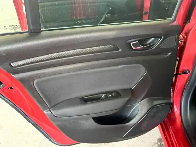 Renault Mégane Sport Tourer 2018 - 14900 EUR, 110134 km - AUTO.MOTO.pt - 110134km - foto 12 de 27