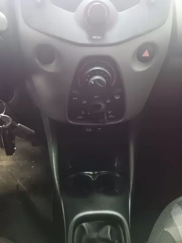 Peugeot 108 2019 - 9750 EUR, 95127 km - AUTO.MOTO.pt - 95127km - foto 12 de 12