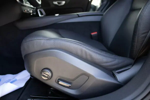 Volvo V60 2022 - 25500 EUR, 123000 km - AUTO.MOTO.pt - 123000km - foto 36 de 63
