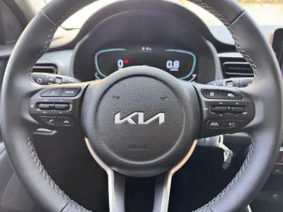 Kia Stonic 2025 - 19900 EUR, 6048 km - AUTO.MOTO.pt - 6048km - foto 12 de 24