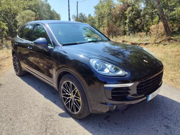 Porsche Cayenne 2015 - 35900 EUR, 206900 km - AUTO.MOTO.pt - 206900km - foto 4 de 27