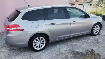 Peugeot 308 SW 2020 - 11950 EUR, 110000 km - AUTO.MOTO.pt - 110000km - foto 4 de 39