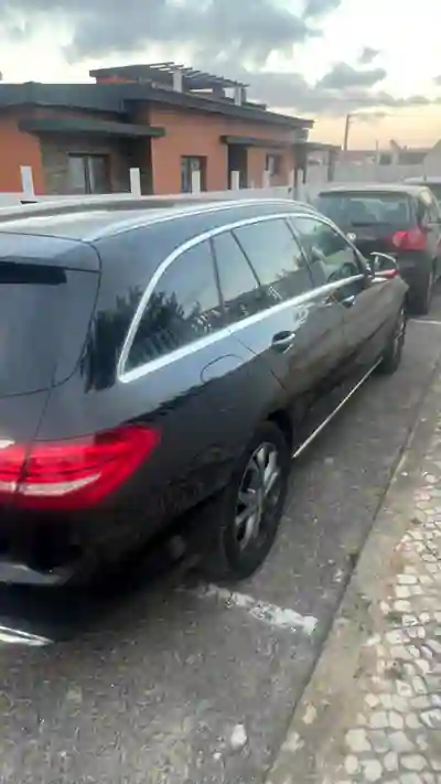 Mercedes-Benz C 220 2016 - 20000 EUR, 193000 km - AUTO.MOTO.pt - 193000km - foto 8 de 8
