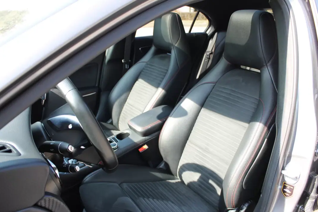 Mercedes-Benz A 45 AMG 2017 - 32990 EUR, 144000 km - AUTO.MOTO.pt - 144000km - foto 20 de 40