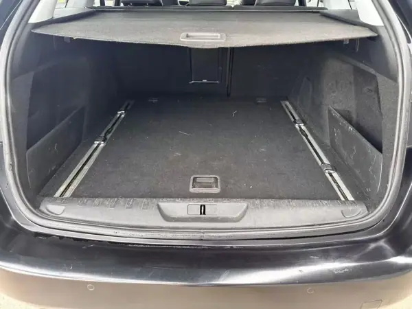 Peugeot 308 SW 2016 - 12800 EUR, 164230 km - AUTO.MOTO.pt - 164230km - foto 10 de 13