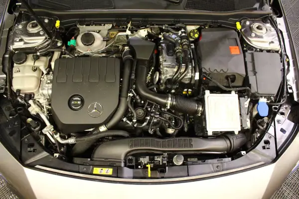 Mercedes-Benz CLA 250 2022 - 27900 EUR, 99000 km - AUTO.MOTO.pt - 99000km - foto 26 de 33