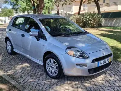 Fiat Punto 2014 - 6990 EUR, 73125 km - AUTO.MOTO.pt - 73125km - foto 10 de 15