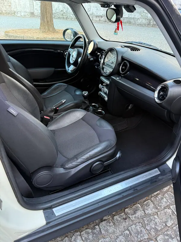 MINI Cooper 2008 - 5990 EUR, 235000 km - AUTO.MOTO.pt - 235000km - foto 11 de 13