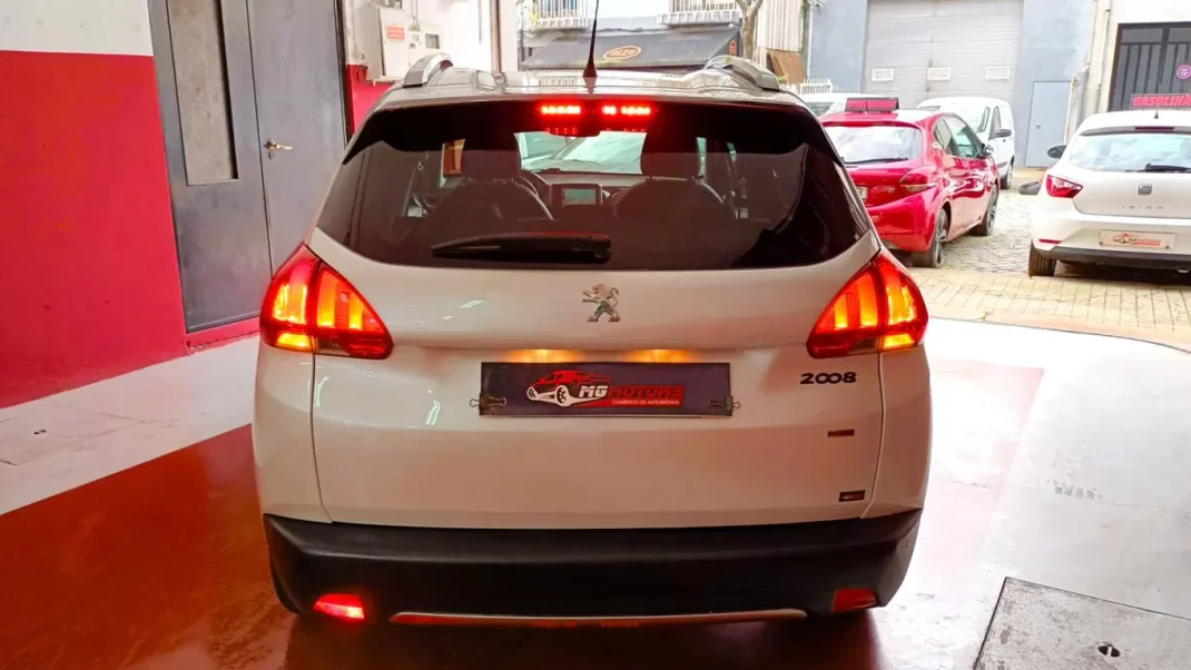 Peugeot 2008 2015 - 11490 EUR, 92490 km - AUTO.MOTO.pt - 92490km - foto 8 de 72