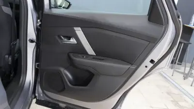 Citroën e-C4 2024 - 22450 EUR, 12000 km - 12000km - foto 9 de 34