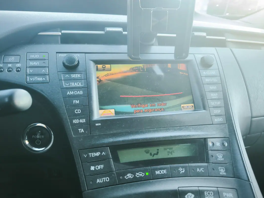 Toyota Prius 2009 - 10700 EUR, 156000 km - AUTO.MOTO.pt - 156000km - foto 8 de 11