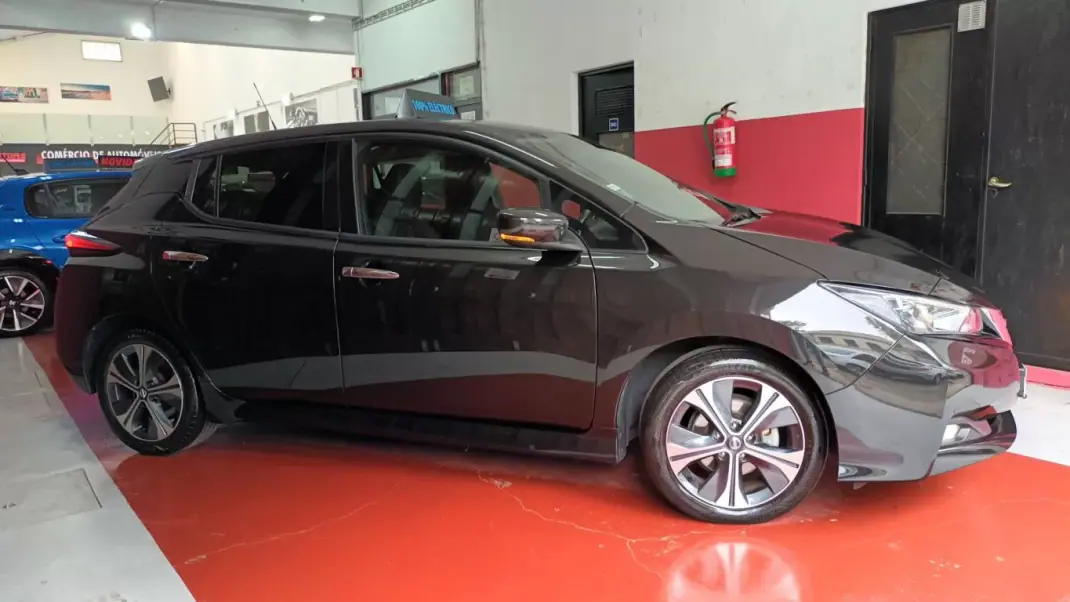 Nissan Leaf 2020 - 20500 EUR, 56131 km - AUTO.MOTO.pt - 56131km - foto 4 de 77