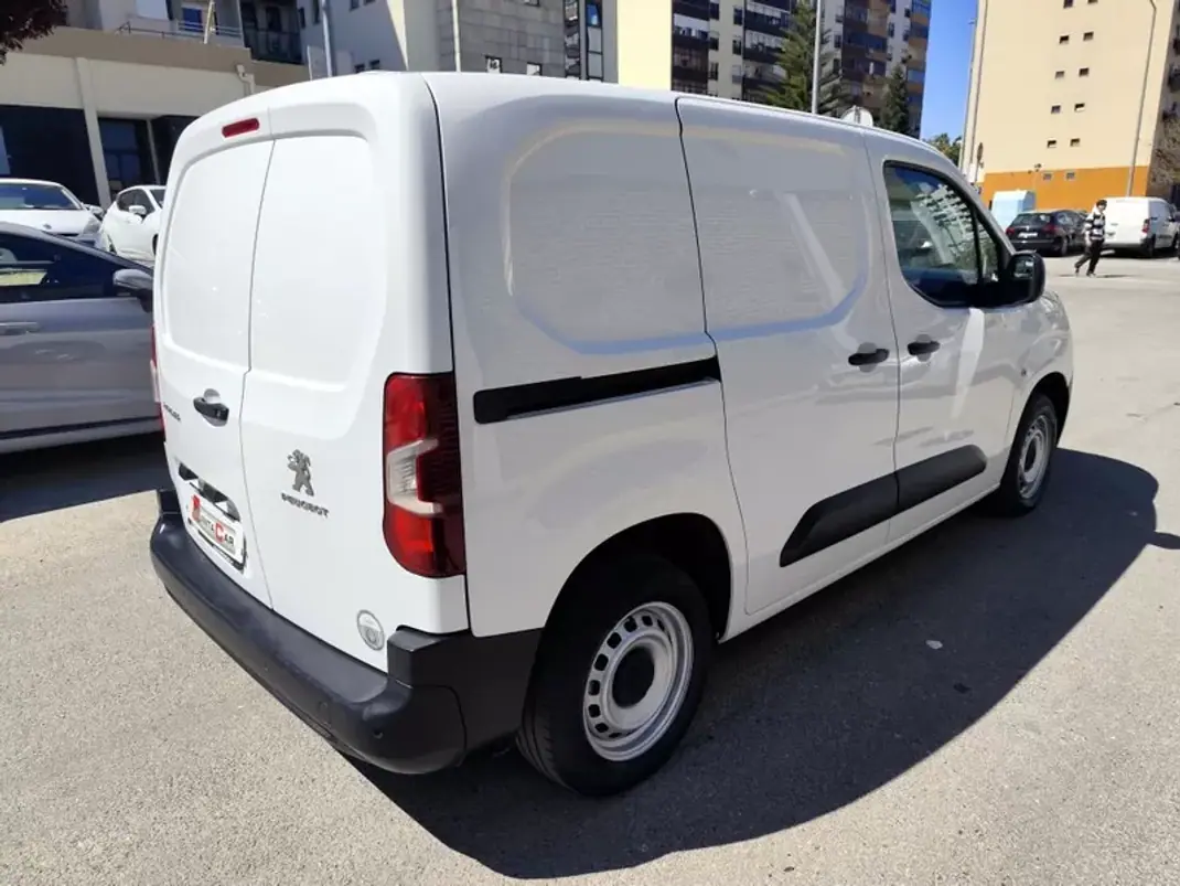 Peugeot Partner 1.6 HDI , 3 Lug. , Iva Dedutivel 2019 - 12480 EUR, 131000 km - AUTO.MOTO.pt - 131000km - foto 14 de 29