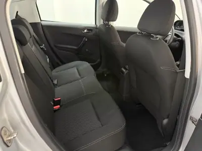 Peugeot 208 2015 - 8500 EUR, 152000 km - 152000km - foto 18 de 26