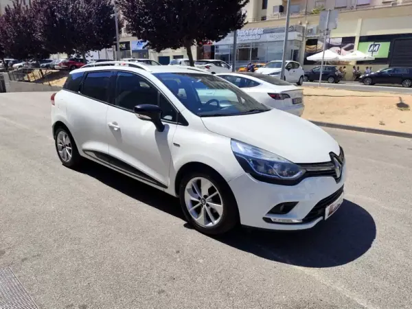 Renault Clio Sport Tourer 2018 - 7500 EUR, 250000 km - AUTO.MOTO.pt - 250000km - foto 4 de 23