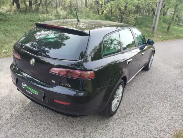 Alfa Romeo 159 Sportwagon 2010 - 7500 EUR, 267600 km - AUTO.MOTO.pt - 267600km - foto 12 de 17