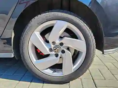 Volkswagen Golf 2023 - 28000 EUR, 40000 km - AUTO.MOTO.pt - 40000km - foto 10 de 10