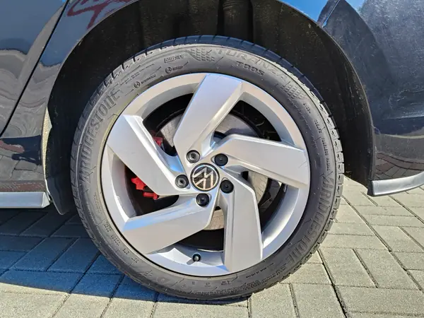 Volkswagen Golf 2023 - 28000 EUR, 40000 km - AUTO.MOTO.pt - 40000km - foto 10 de 10