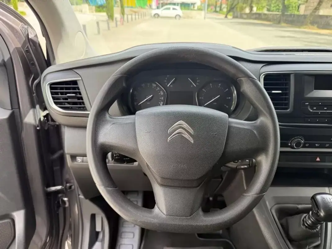 Citroën Spacetourer 2018 - 20999 EUR, 173000 km - AUTO.MOTO.pt - 173000km - foto 14 de 21