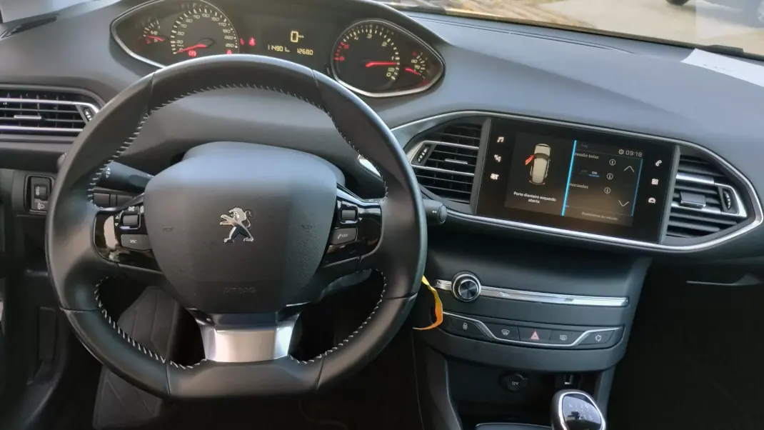 Peugeot 308 2019 - 11950 EUR, 114000 km - 114000km - foto 27 de 38