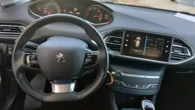 Peugeot 308 2019 - 11950 EUR, 114000 km - 114000km - foto 27 de 38