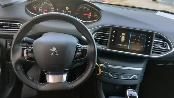 Peugeot 308 2019 - 11950 EUR, 114000 km - 114000km - foto 27 de 38