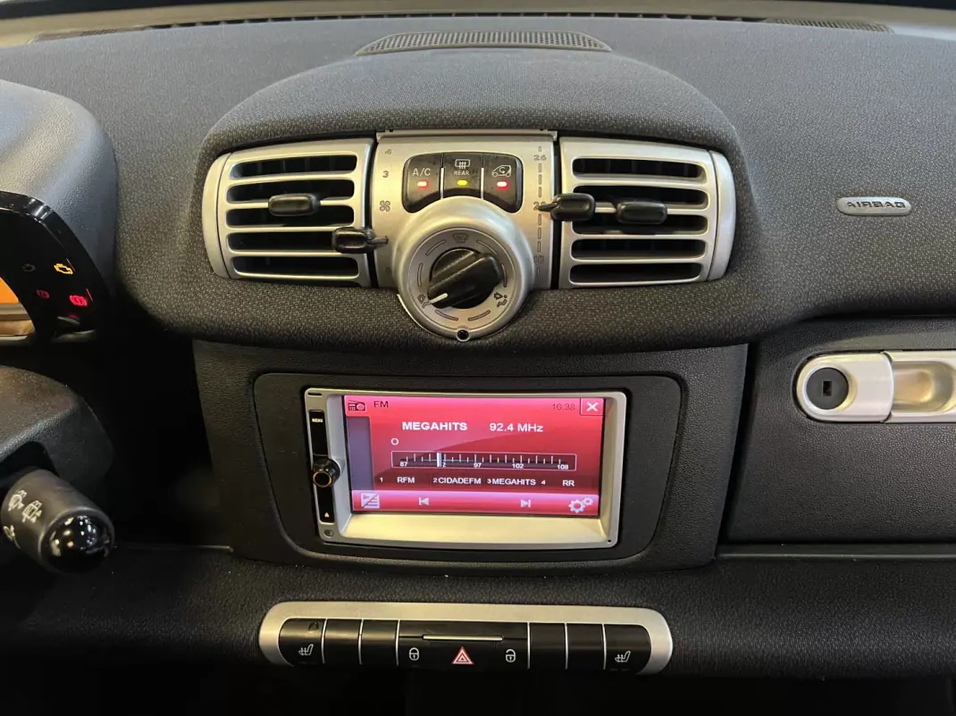 Smart Fortwo Cabrio 2013 - 6990 EUR, 95000 km - AUTO.MOTO.pt - 95000km - foto 20 de 41