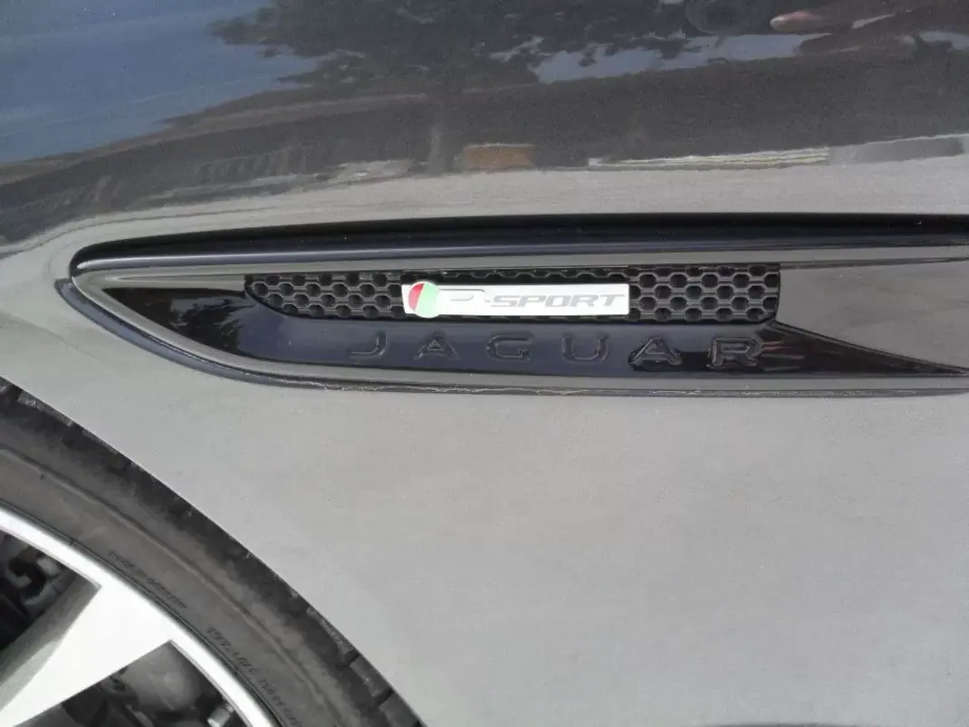 Jaguar XE 2017 - 25950 EUR, 59977 km - 59977km - foto 3 de 35