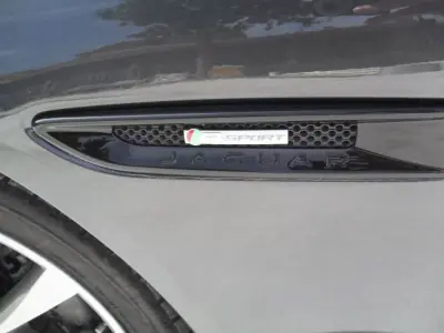 Jaguar XE 2017 - 25950 EUR, 59977 km - AUTO.MOTO.pt - 59977km - foto 3 de 35